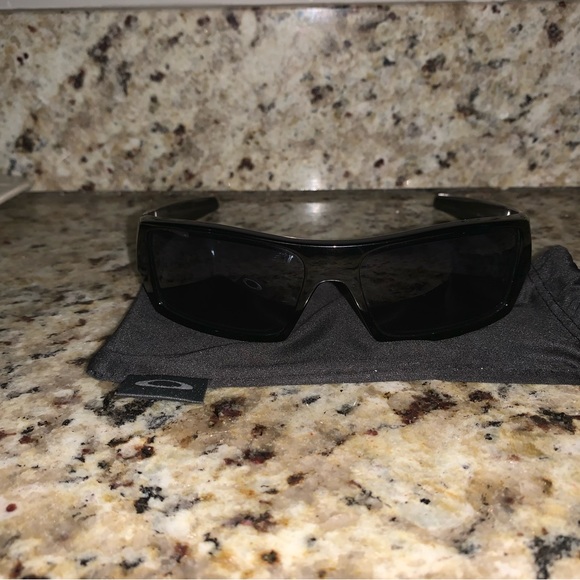 Oakley sunglasses for men - Picture 4 of 5